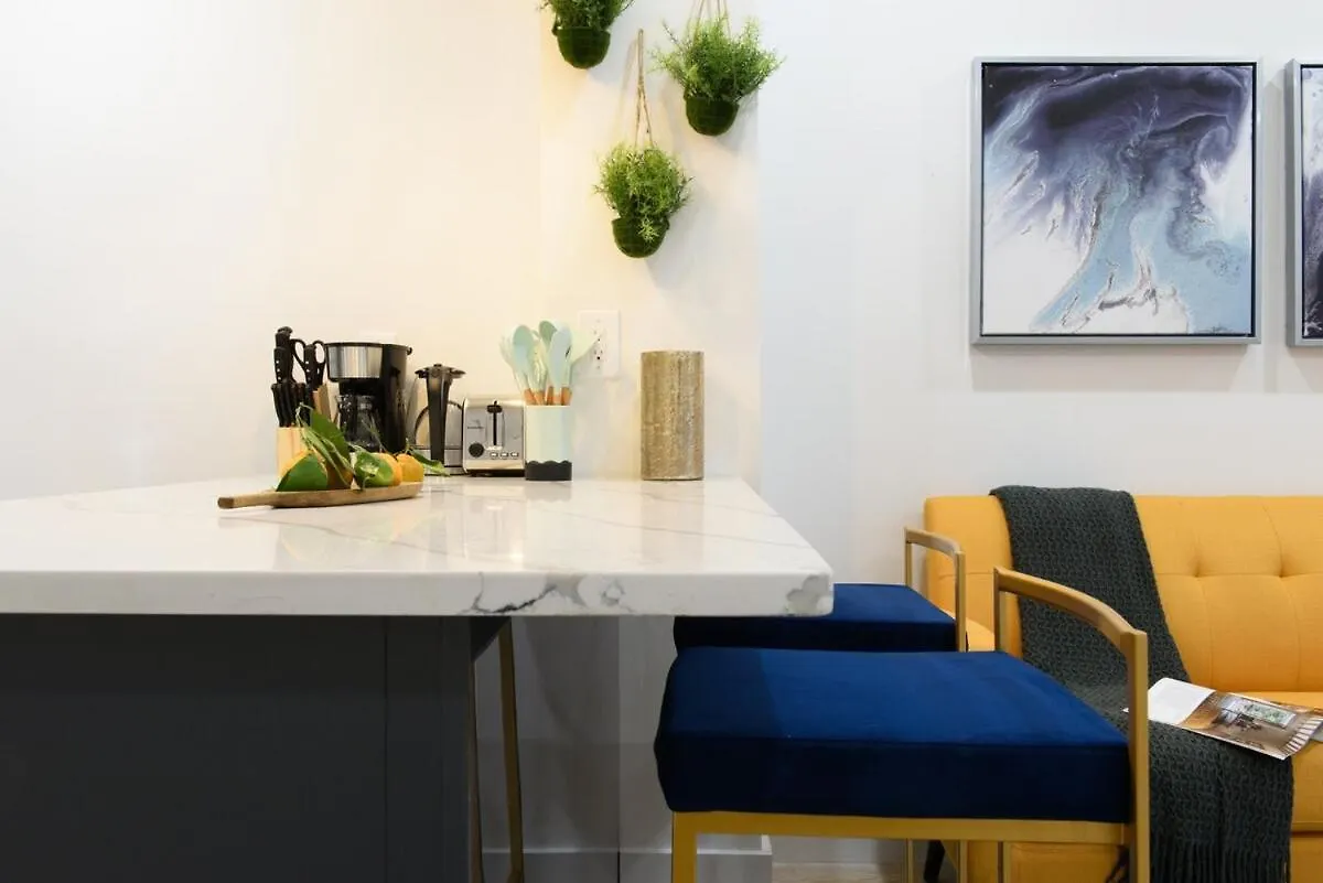 1597-9 Renovated Studio Prime Ues Wd In Unit New York 0*,  USA